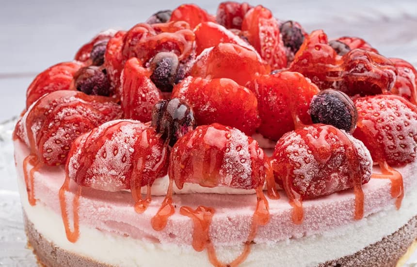 ストロベリーフィールズのあまおう苺ゴロゴロジェラートアイスケーキ